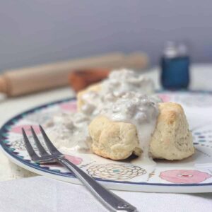 biscuits and gravy featured