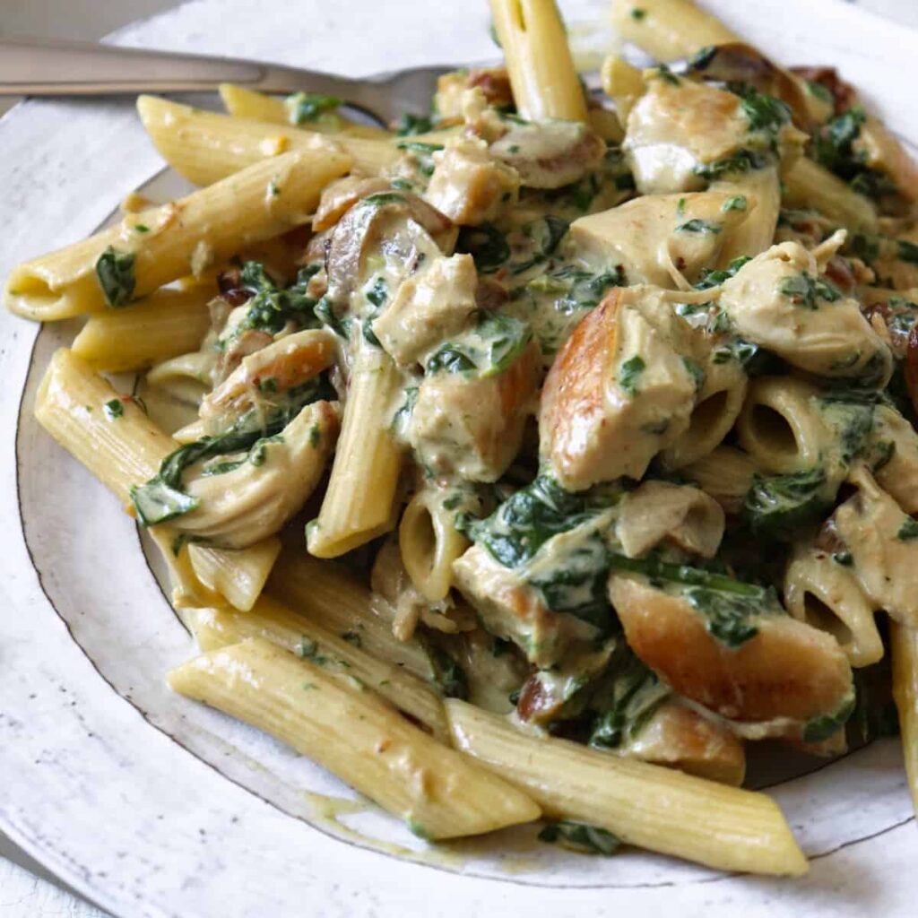 Chicken Spinach Alfredo Pasta with Bacon Season & Thyme