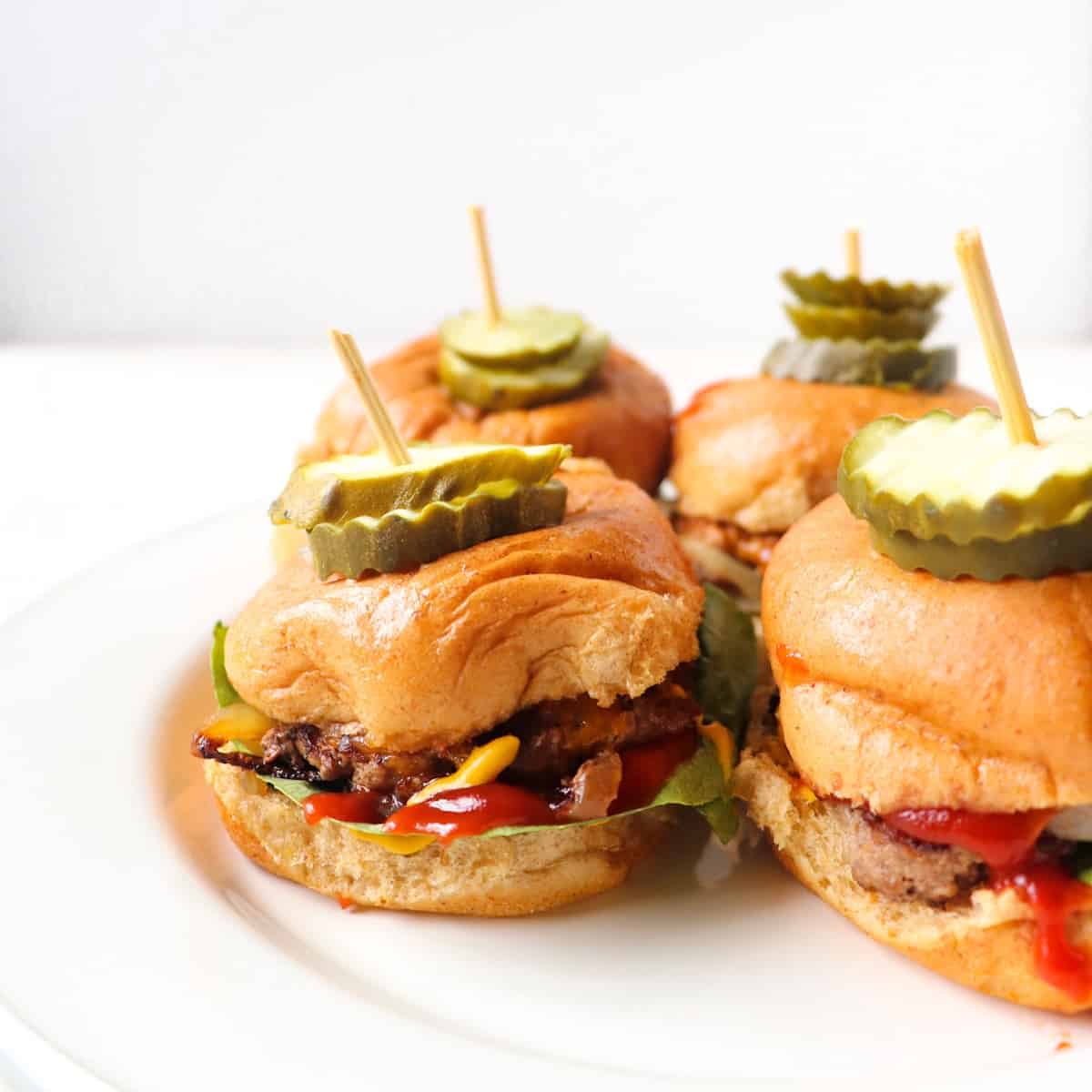 Smash Burgers With Garlic Butter Buns