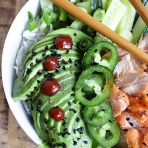 salmon poke bowl featured