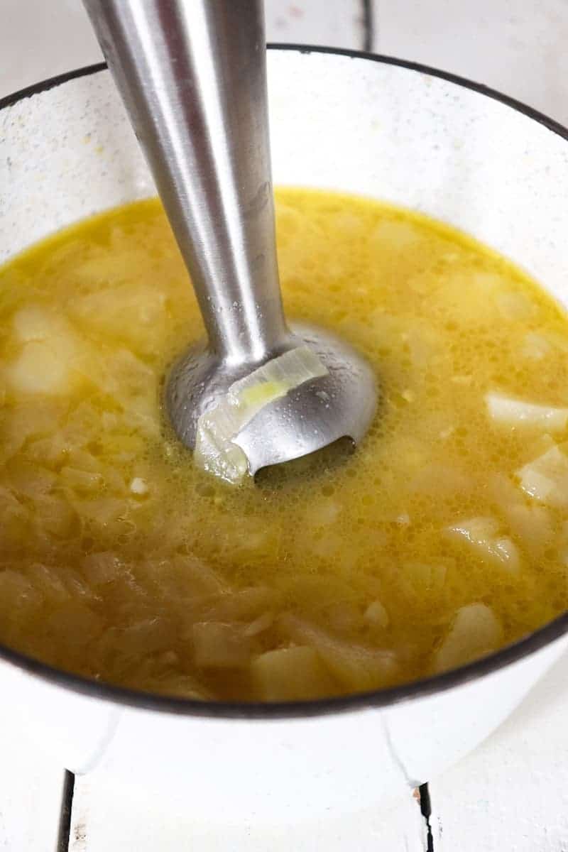 immersion blender set in pot of soup ready to blend 