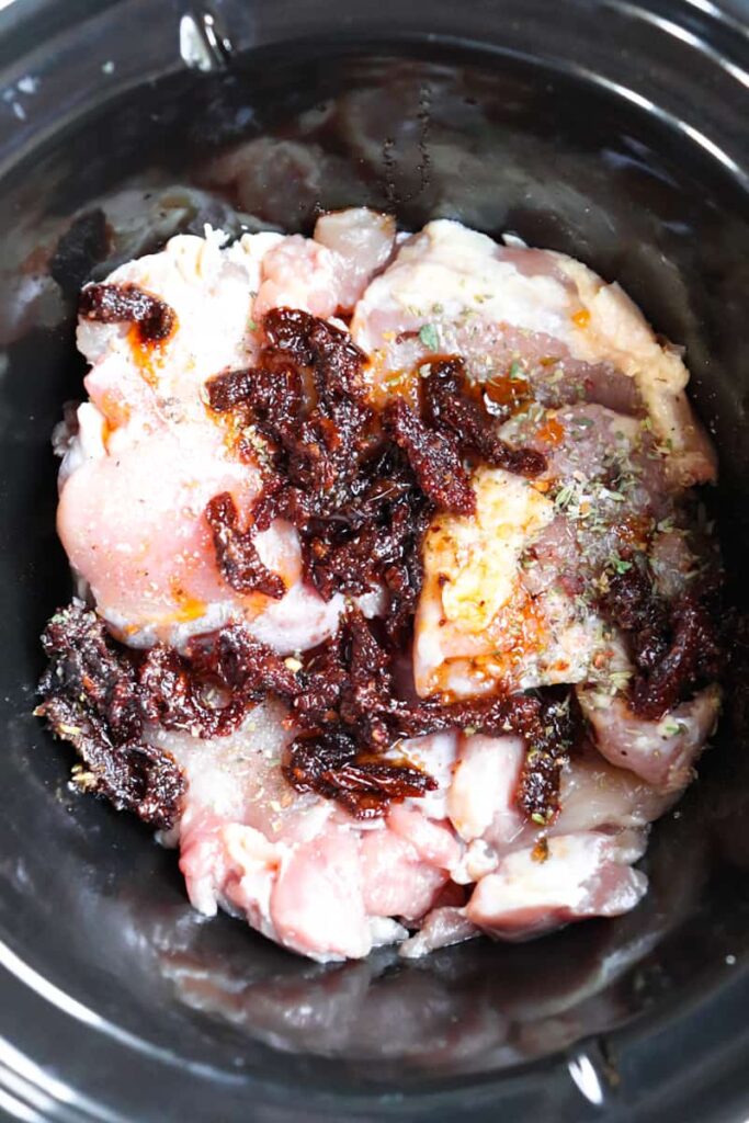 sun dried tomatoes on chicken thighs in crock pot
