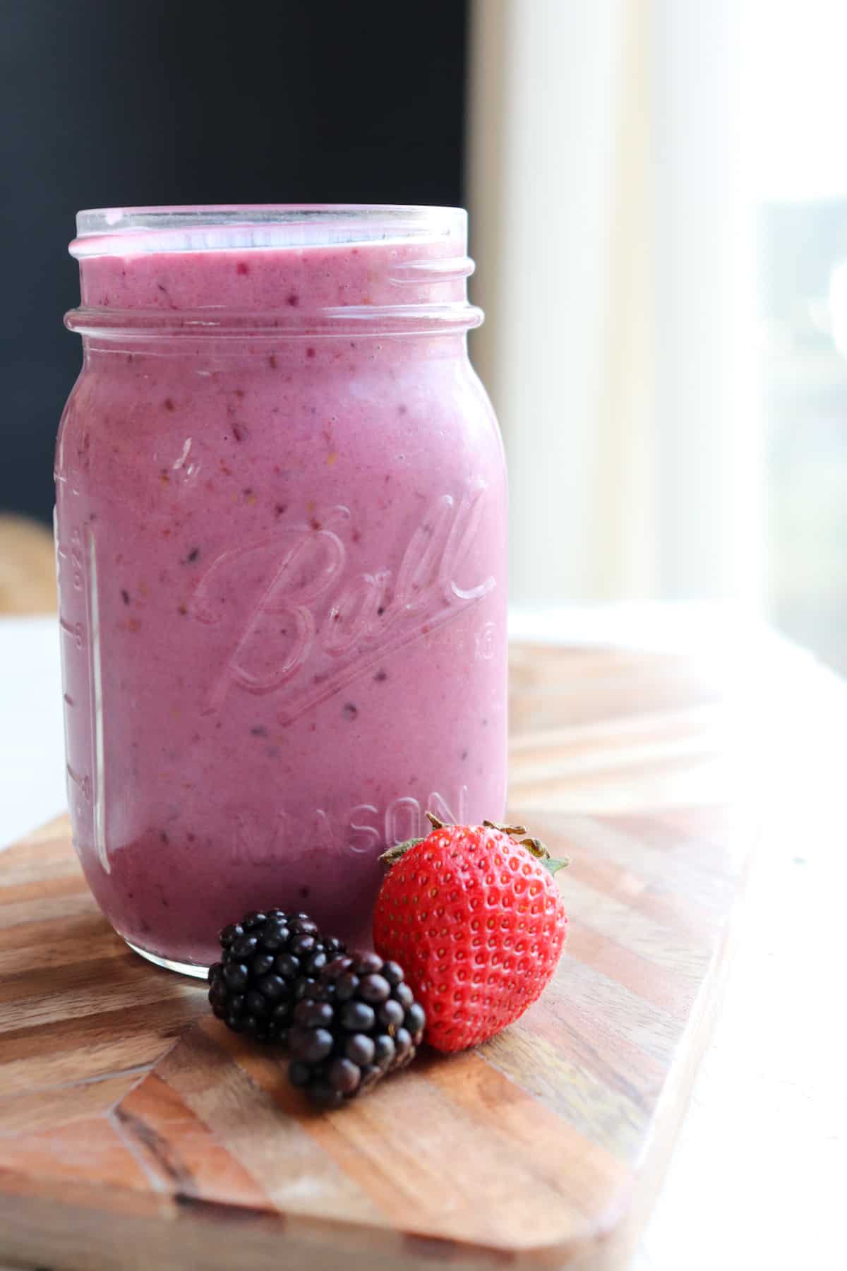 berry smoothie in a ball jar