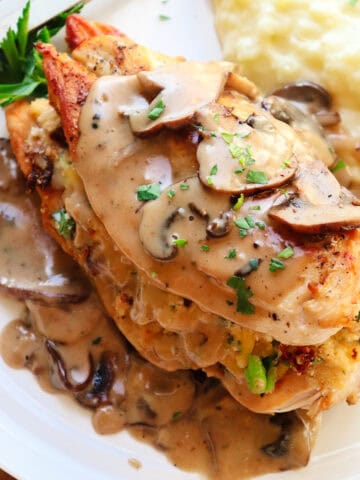 Featured picture of olive garden stuffed chicken marsala.