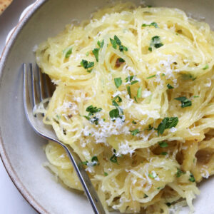 featured picture of garlic parmesan spaghetti squash.