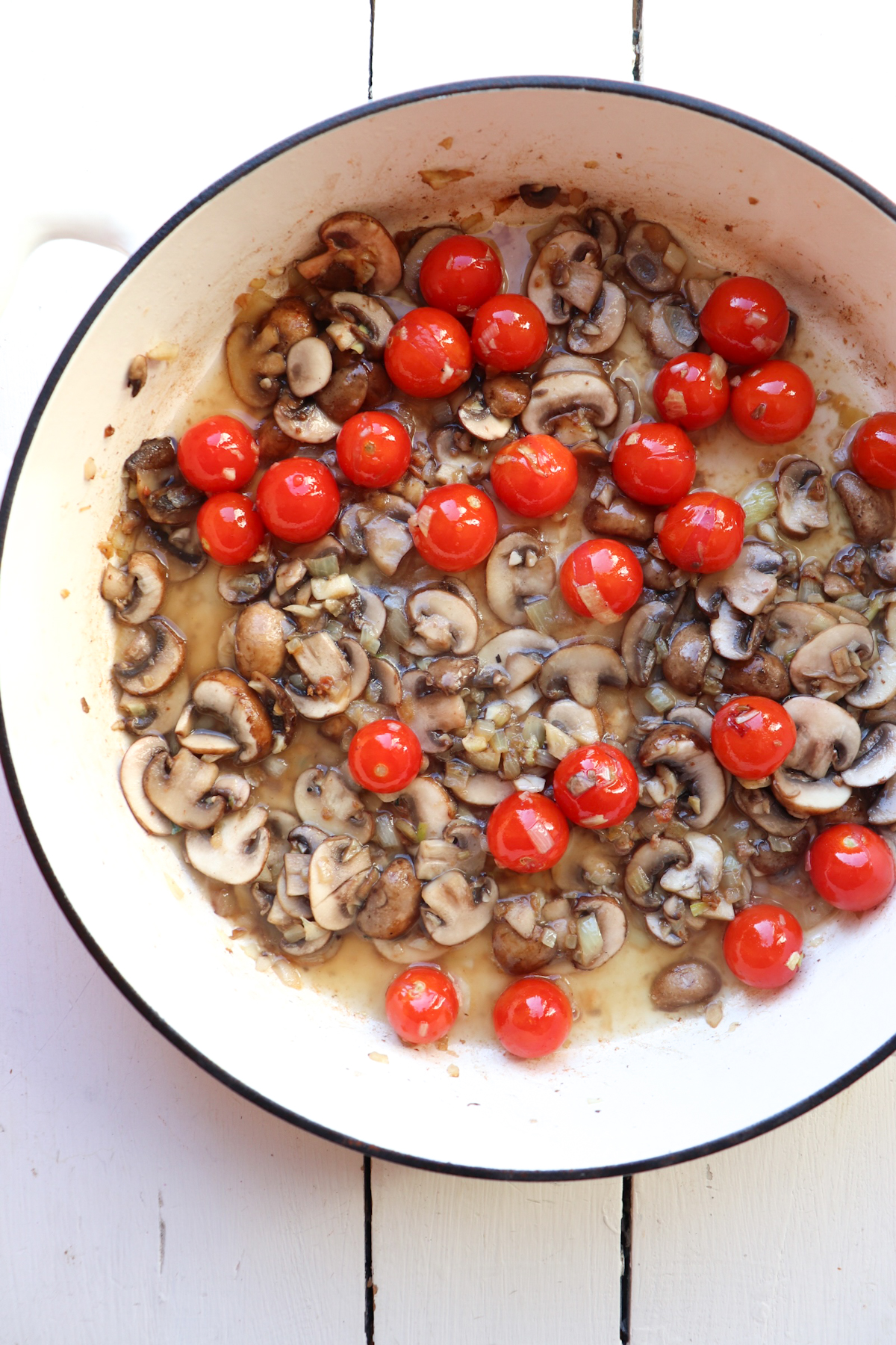 dish being deglazed with pasta water.