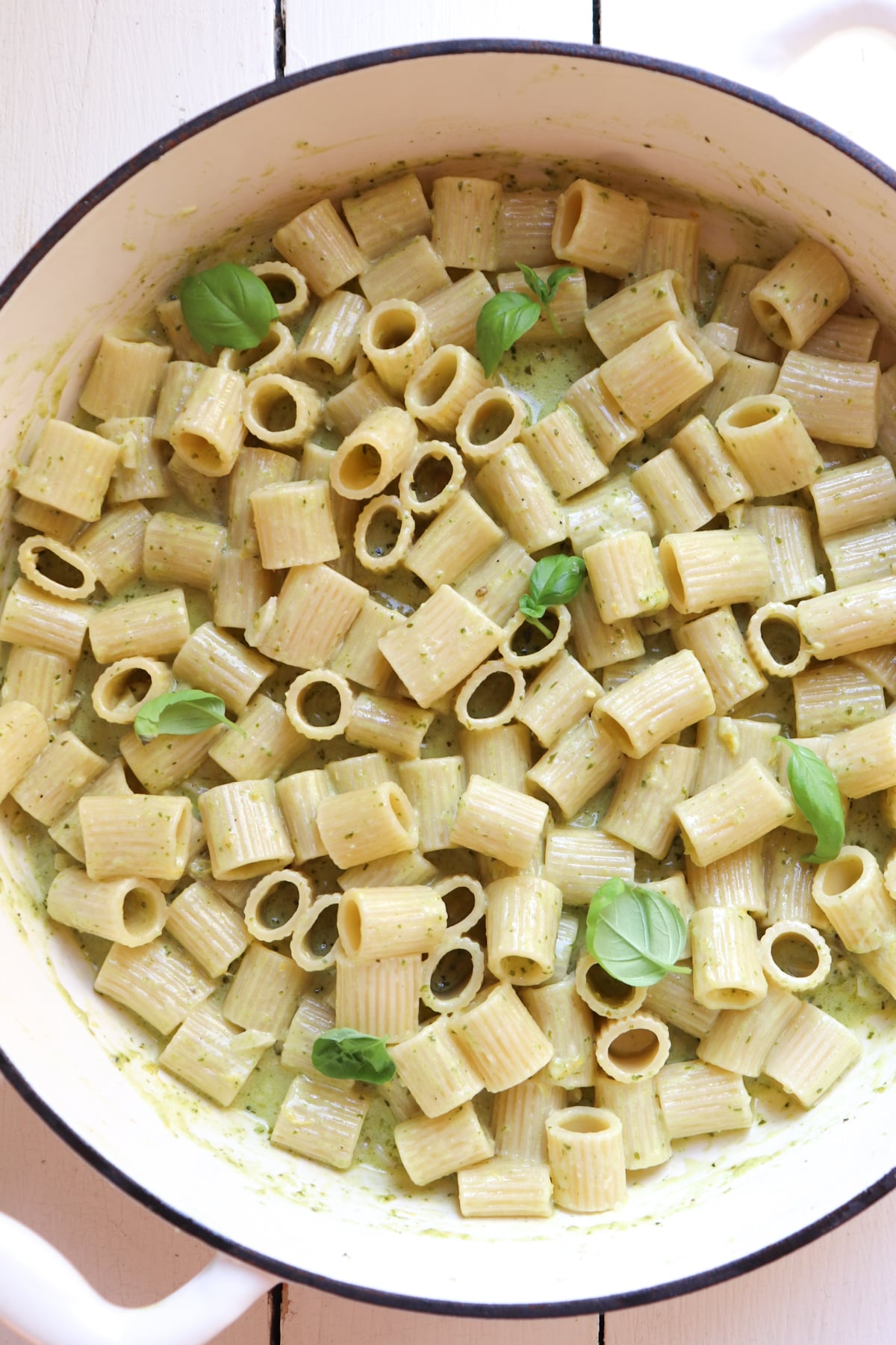 finished pesto pasta in white dutch oven.