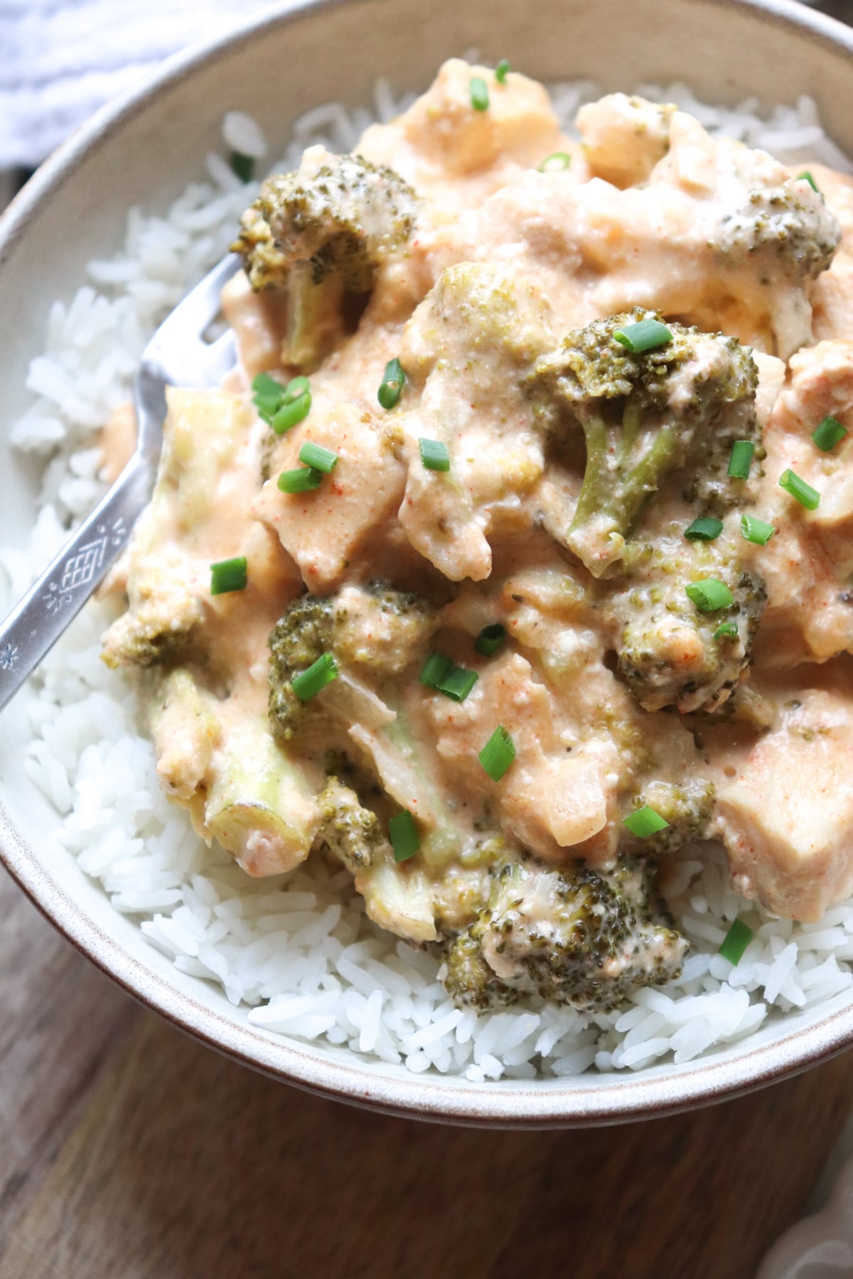close up picture of crockpot chicken broccoli.