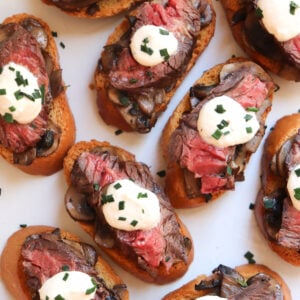 featured image for steak crostini.
