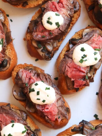 featured image for steak crostini.